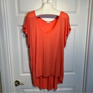 Kris & Jen Hi Lo Short Sleeve Tunic Top